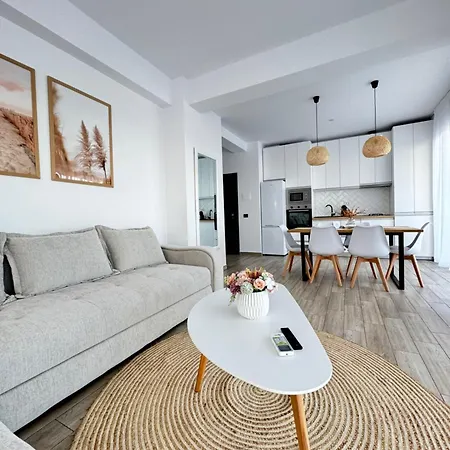 Mianelly Casa Del Mar מאמאיה