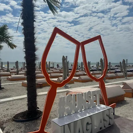 Mianelly Casa Del Mar Mamaia