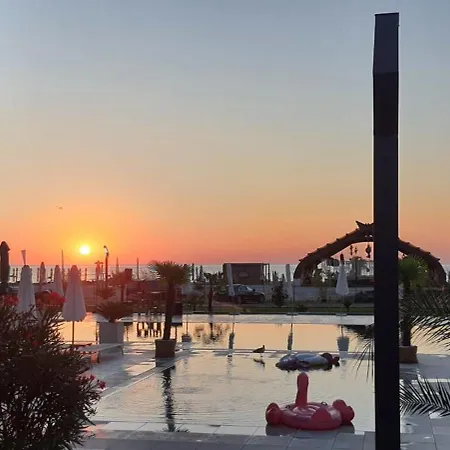 Mianelly Casa Del Mar Апартаменты *