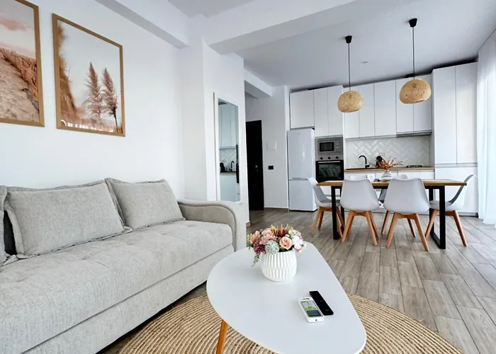 Mianelly Casa Del Mar מאמאיה